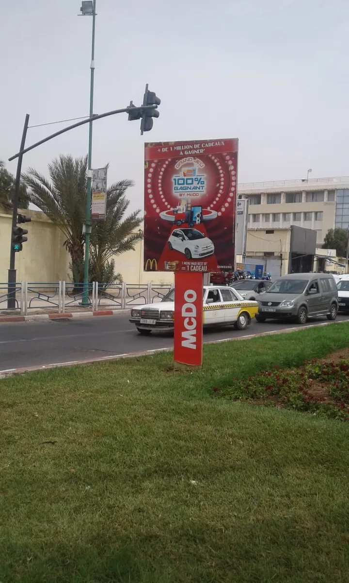 Location de panneau publicitaire au Maroc, rond-point